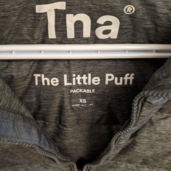 TNA Aritizia womens The little puff packable jacket size xs in gray color - Picture 5 of 11